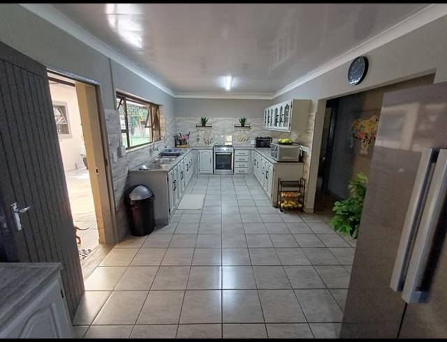 FARM FOR SALE IN UNITAS PARK